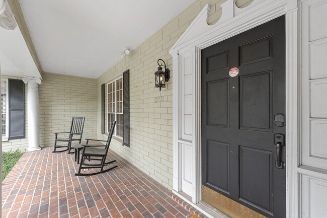 Building Photo - 2222 W University Ave