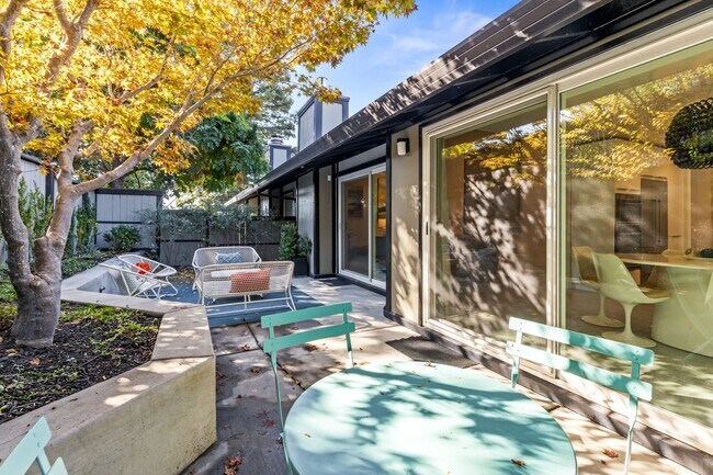 Building Photo - Stylish Condo in Desirable Alta Heights Neighborhood
