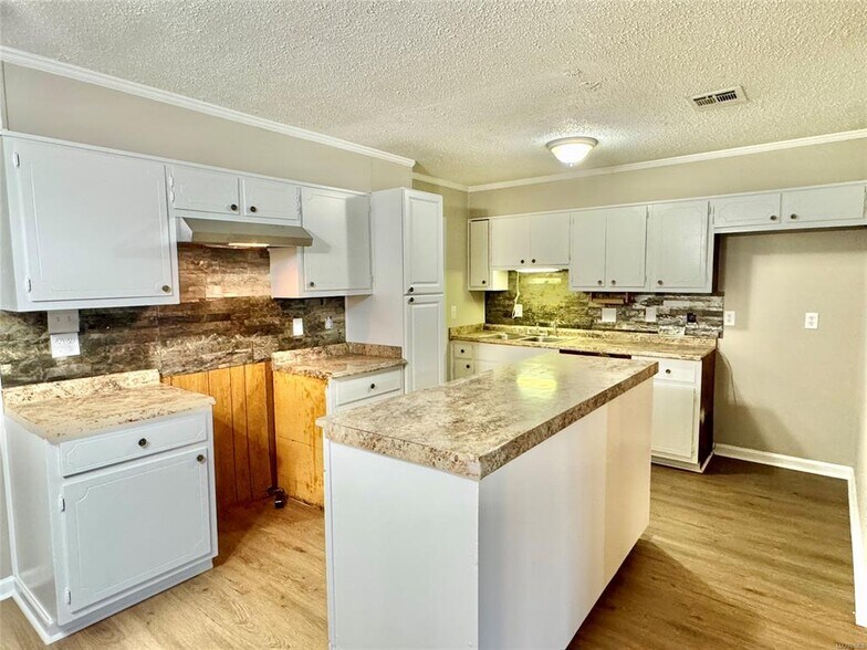Building Photo - 6443 Yates Ct