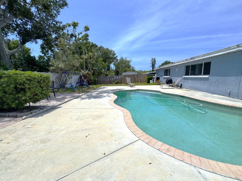 Building Photo - 10996 106th Ave N