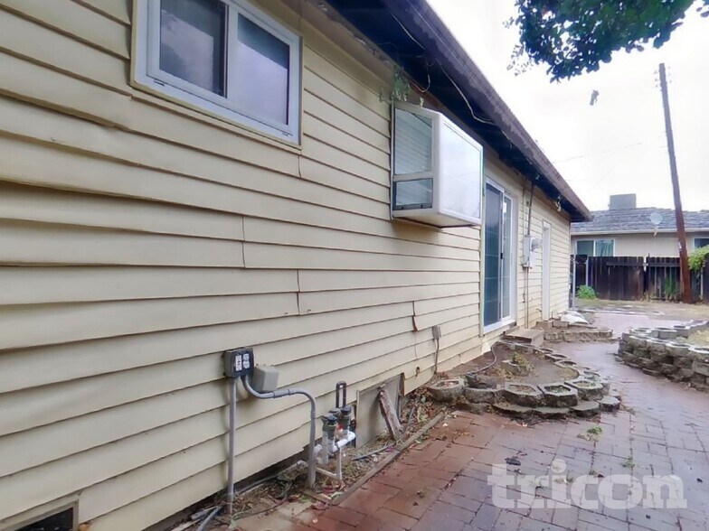 Building Photo - 6900 Coronation Ct