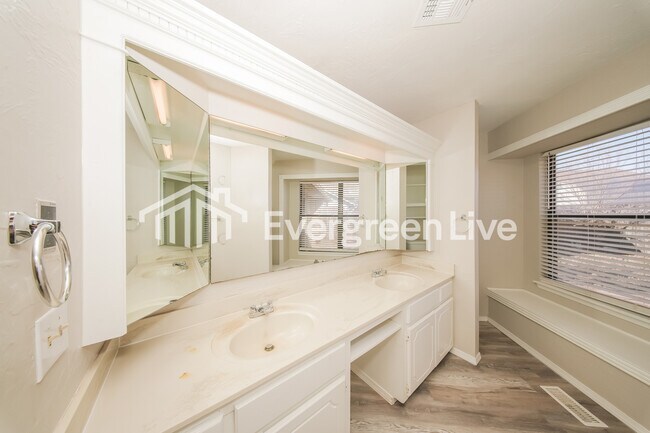 Building Photo - 11901 Blue Moon Ave