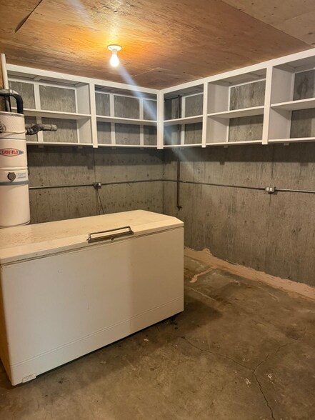 Building Photo - 9342 Sumas Rd