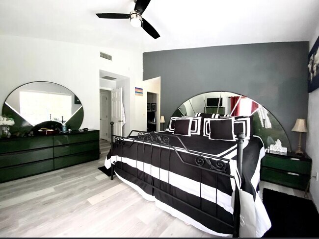 Building Photo - 6106 Everglades Dr