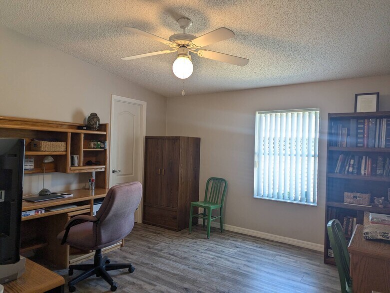 BR/ office - 9852 Grackle Loop