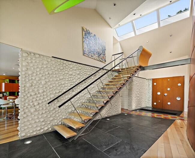 Building Photo - 11 Beachside Common