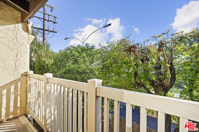 Building Photo - 5245 Coldwater Canyon Ave