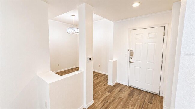 Building Photo - 1064 N Tamiami Trl