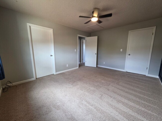 Building Photo - Beautiful 4 Bed, 2 Bath Home In The Heart Of Colorado Springs!!!