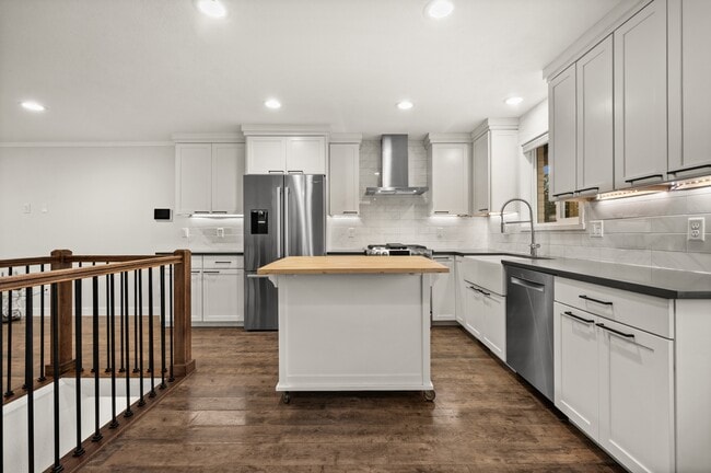Building Photo - 1733 7200 S
