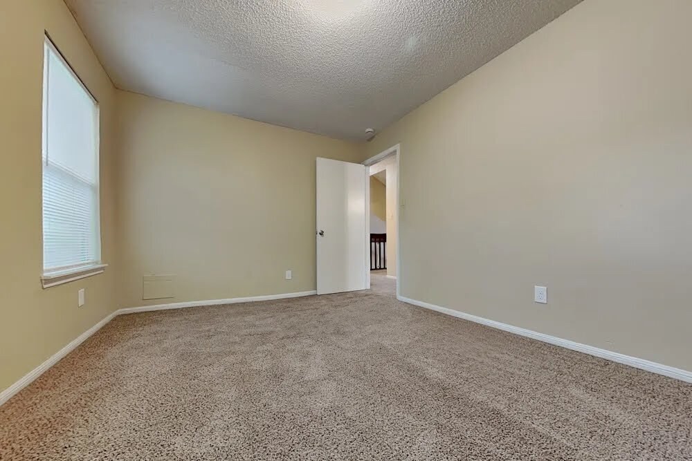 Building Photo - 11 Brentwood Oaks Ct