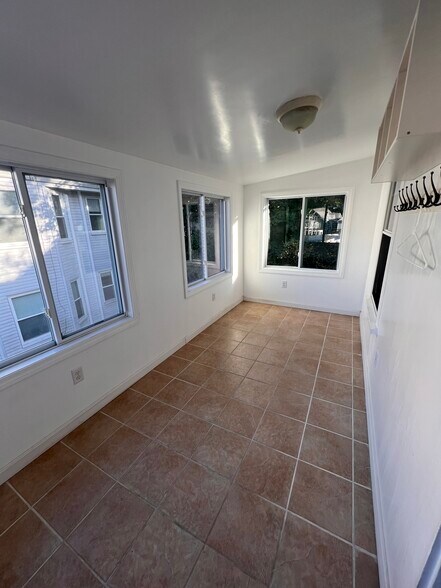 Building Photo - 311 Waverley Ave