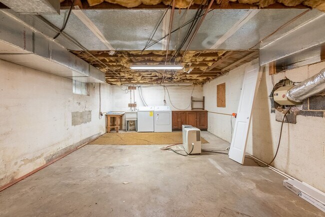 Building Photo - 611 Montgomery St