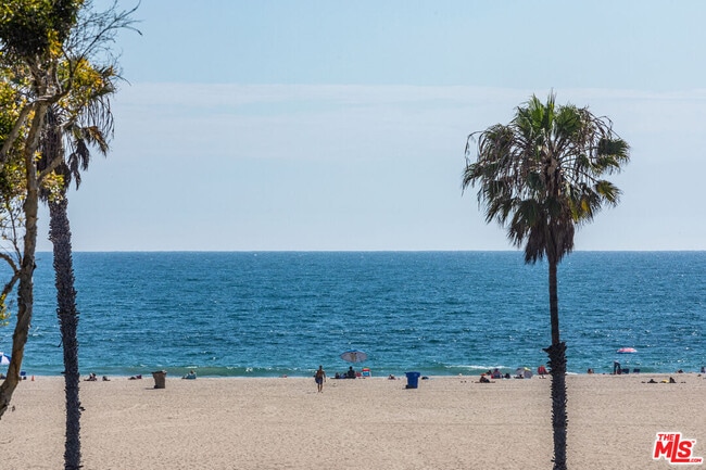 Building Photo - 127 Hollister Ave