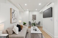 Building Photo - 135 S 19th St