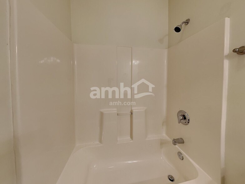 Building Photo - 177 Stanley Dr