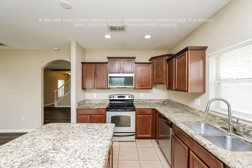 Building Photo - 1047 Seminole Sky Dr