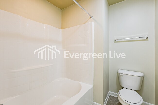 Building Photo - 2004 Lisa Walk Dr