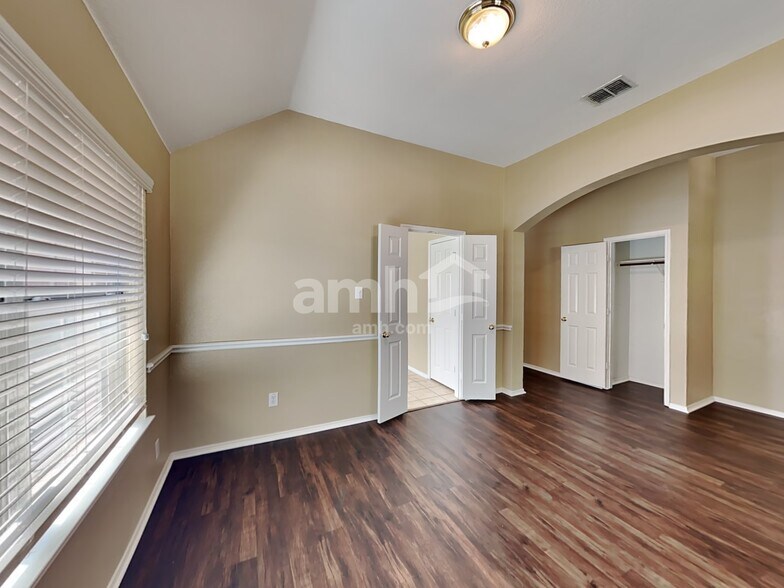 Building Photo - 9613 Glenshee Dr