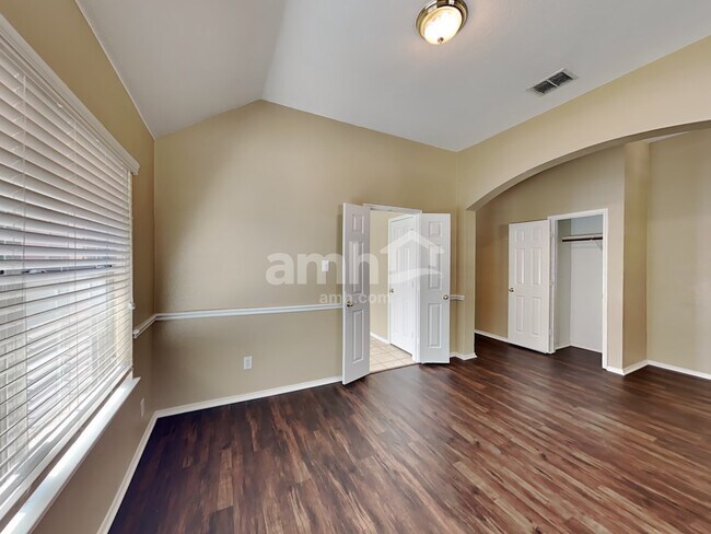 Building Photo - 9613 Glenshee Dr