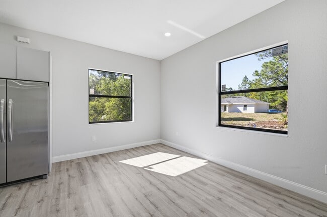 Building Photo - 825 Carbon St E