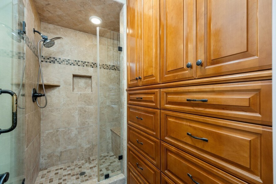 new tiled shower and lots of storage - 356 S Miraleste Dr