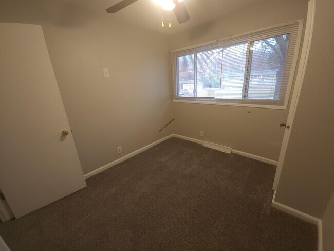 Building Photo - Charming & Comfortable Home in North County St. Louis