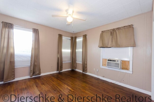 Building Photo - Cute, affordable 2 bedroom 1 bath house!