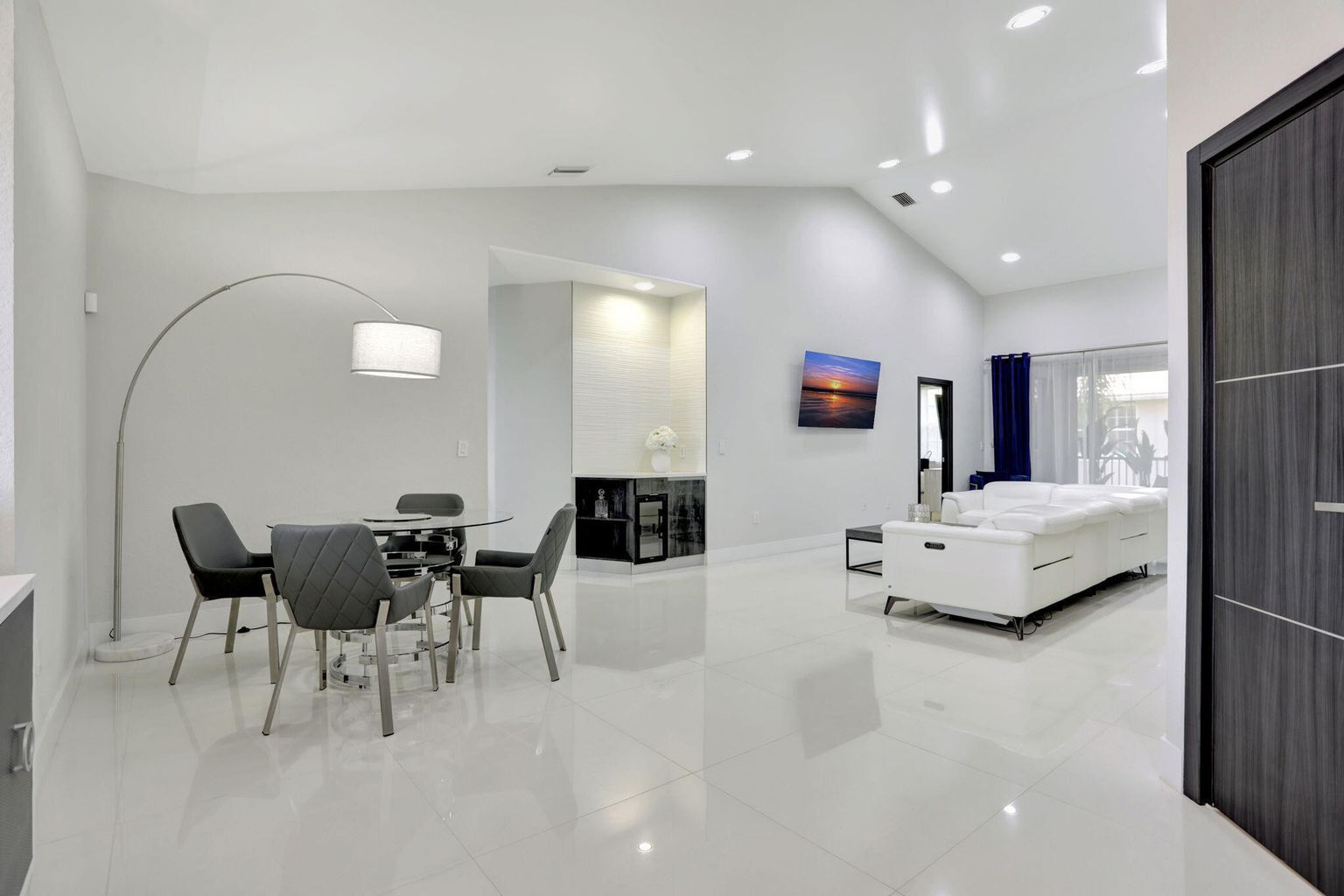 Building Photo - 6584 Villa Sonrisa Dr
