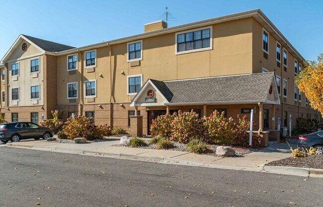 Building Photo - 1501 Briarwood Cir