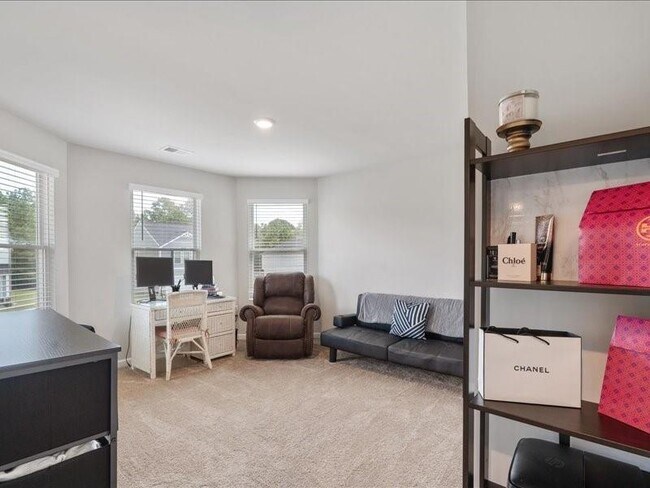 Building Photo - 174 Goodall Woods Dr
