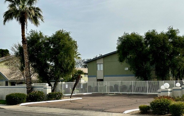 Building Photo - 9231 N 99th Ave