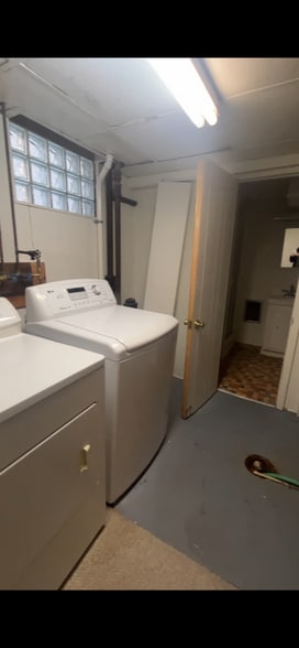 Building Photo - 2502 Kendall Ave