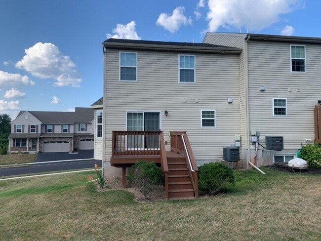 Building Photo - 346 Weatherstone Dr