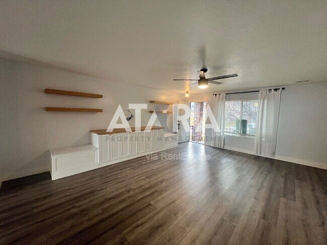 Building Photo - 258 Kestrel Dr