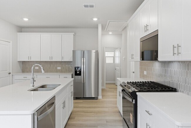 Building Photo - 501 Green Gables Dr