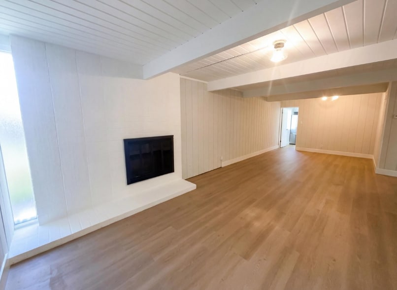 Building Photo - 2361 Oakmont Dr