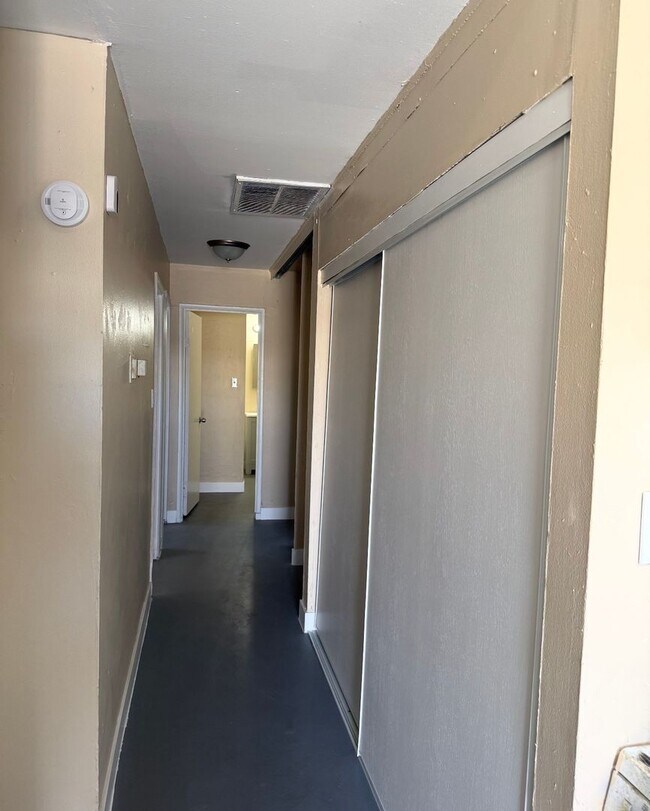 Building Photo - 2117 Ballard Dr