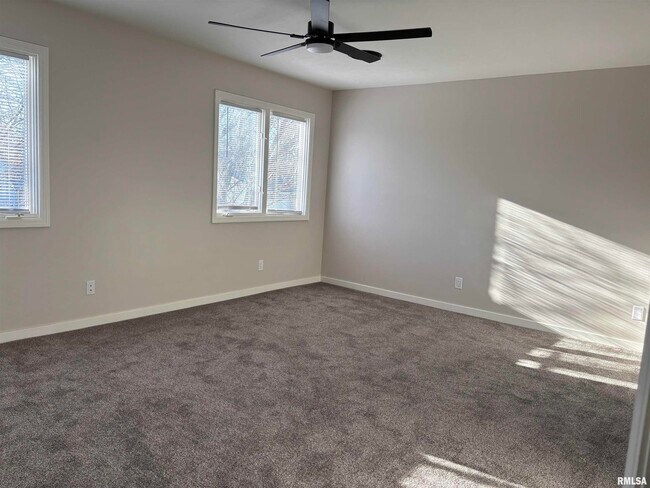 Building Photo - 3326 Jennings Dr