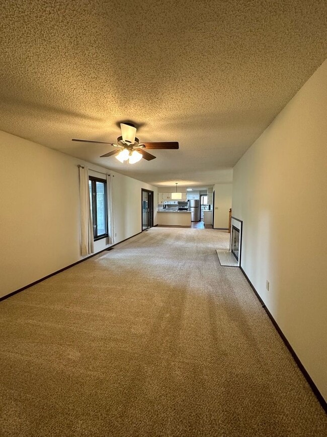 Building Photo - Single family home available to rent, located on Quincy's East Side.