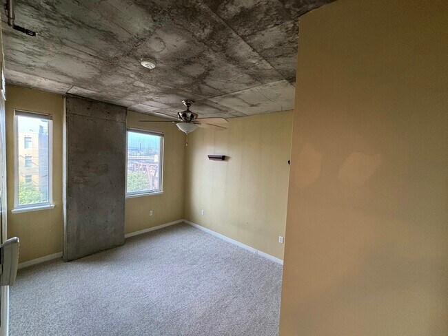 Building Photo - 1475 Delgany St