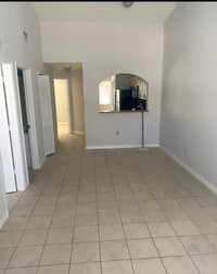 Building Photo - 1300 SE 31st Ct