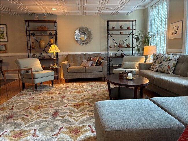 Building Photo - 136 E State St