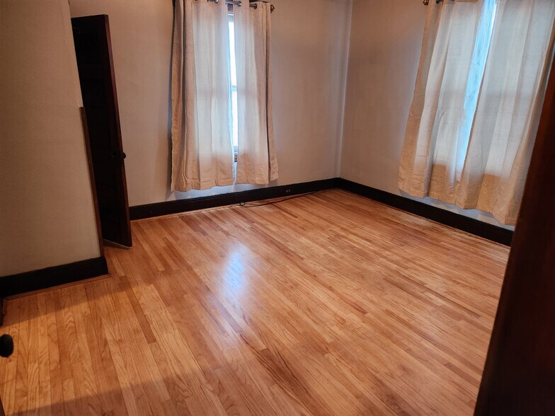 Building Photo - 1395 Section Rd