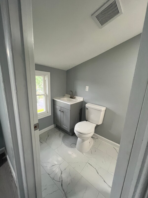 Building Photo - 680 E Main St