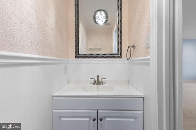 Building Photo - 219 Liberty Dr