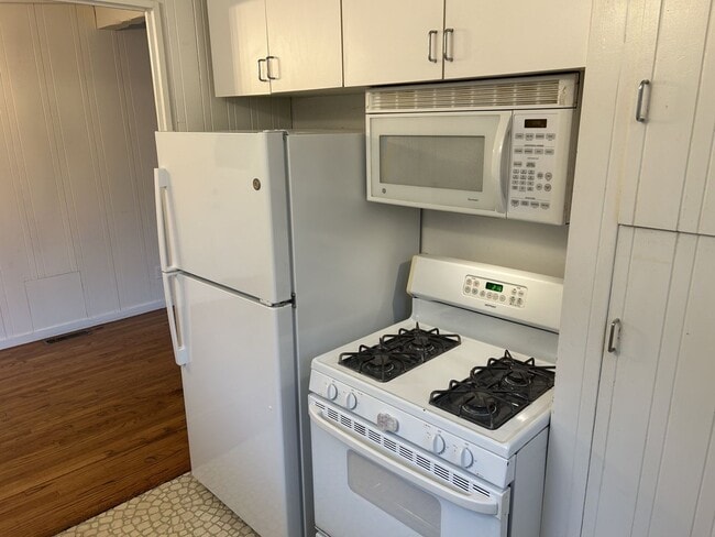 Building Photo - Wonderful 2-Bedroom 1-Bath Home