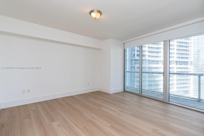 Building Photo - 495 Brickell Ave