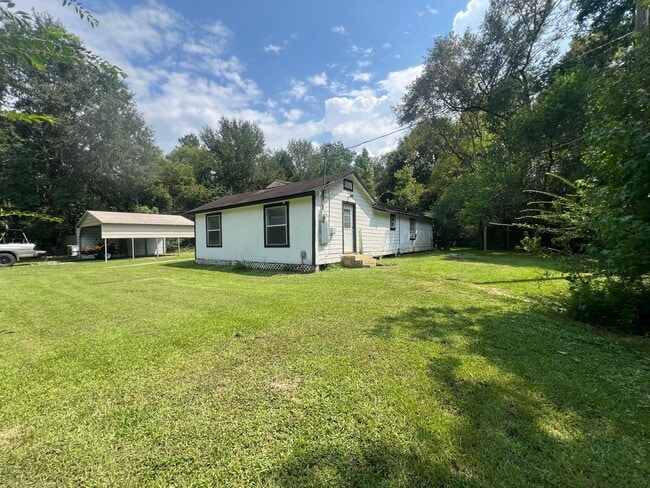 Building Photo - 8206 Sunflower Dr