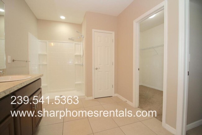 Building Photo - 709 SW 25th Ln